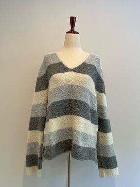 Olivaceous Striped Knit White & Grey Sweater - size M